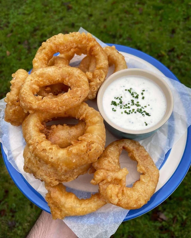 Onion rings 6 pcs( served with Ranch).
