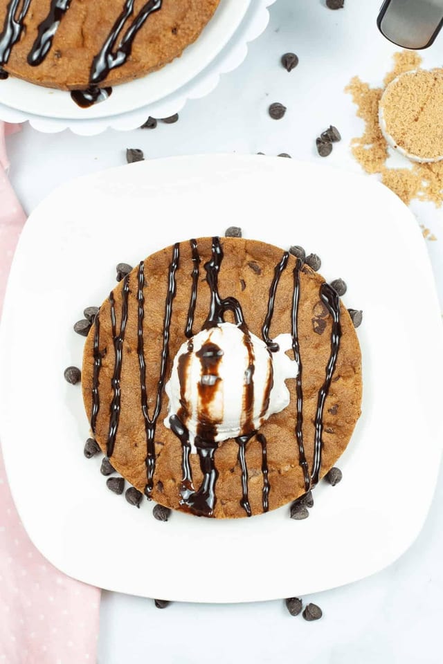Pizookie(Fresh baked cookie topped with vanilla).